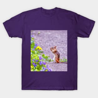 Chipmunk gasps in delight at spring flowers T-Shirt